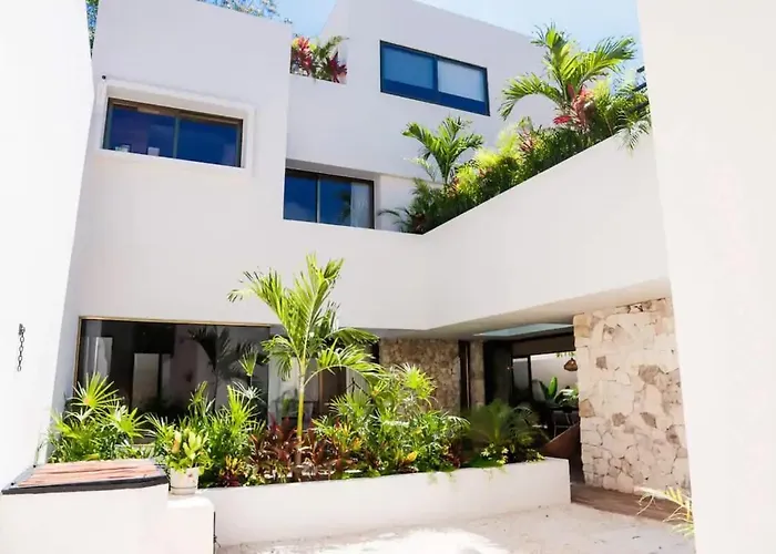 Huge 10br Luxury Complex With Private Pool & Serene Setting